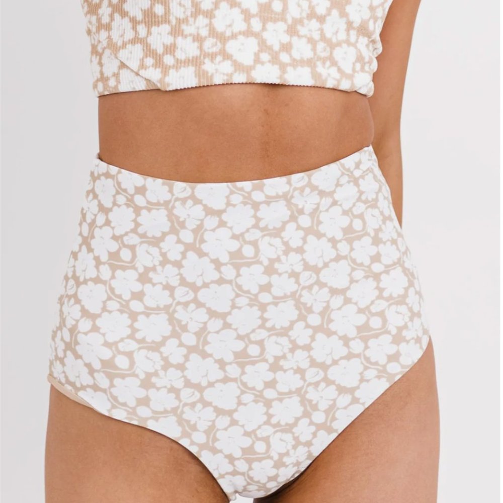 NWT Coral Reef Leisure Reversible Bottoms - Size Small